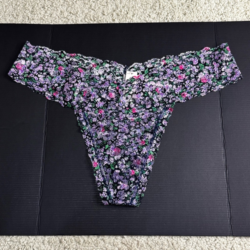 NWT Victoria's Secret Panty Size L Lace Thong